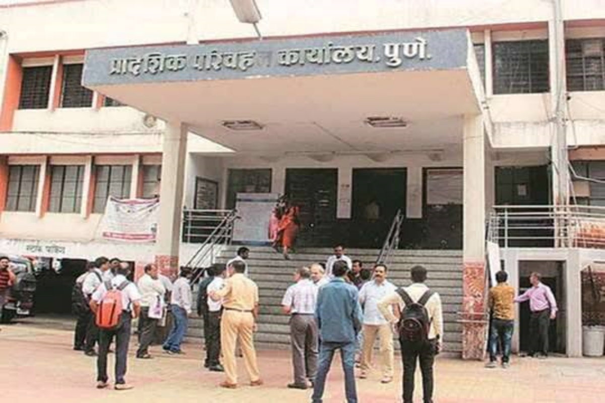 Pune : वाहन खरेदी करण्यापूर्वी 'हे' वाचा, RTO ऑफिसमध्ये गंभीर समस्या