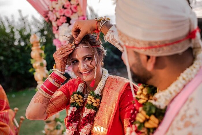  ईशानी ही पायलट आहे.