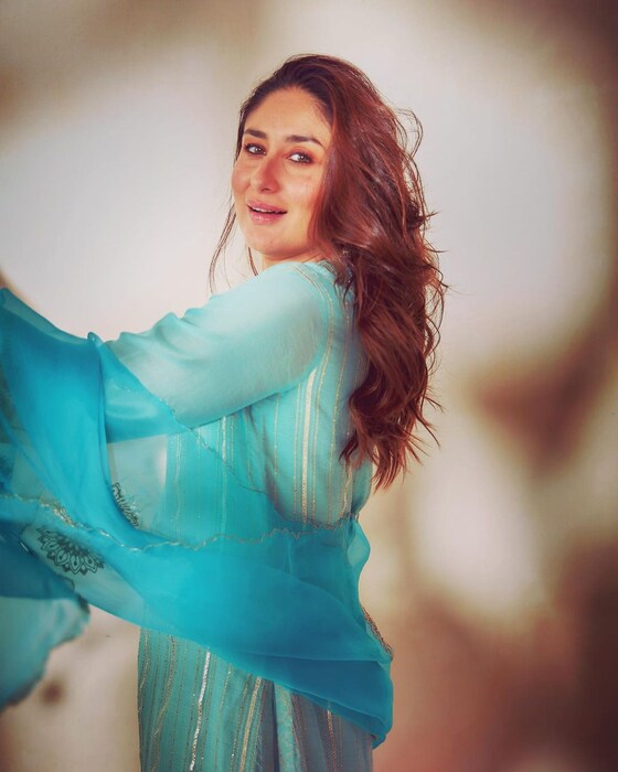  आज करीना आणि सैफला तैमूर आणि जहांगीर ही दोन मुले आहेत. जी आपल्या आई वडिलांप्रमाणेच नेहमी चर्चेत असतात. 