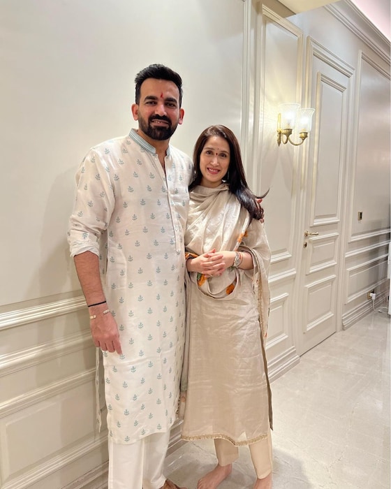 परंतु जहीर खानच्या कुटुंबाने आधी 'चक दे इंडिया' हा चित्रपट पाहिला आणि नंतर त्यांनी लग्नाला होकार दिला होता.सागरिकाला एका मुलाखती दरम्यान विचारण्यात आलं होतं, तुला तुझ्या नवऱ्याच्या जागी कोणत्या अभिनेत्याला पाहायला आवडेल. 