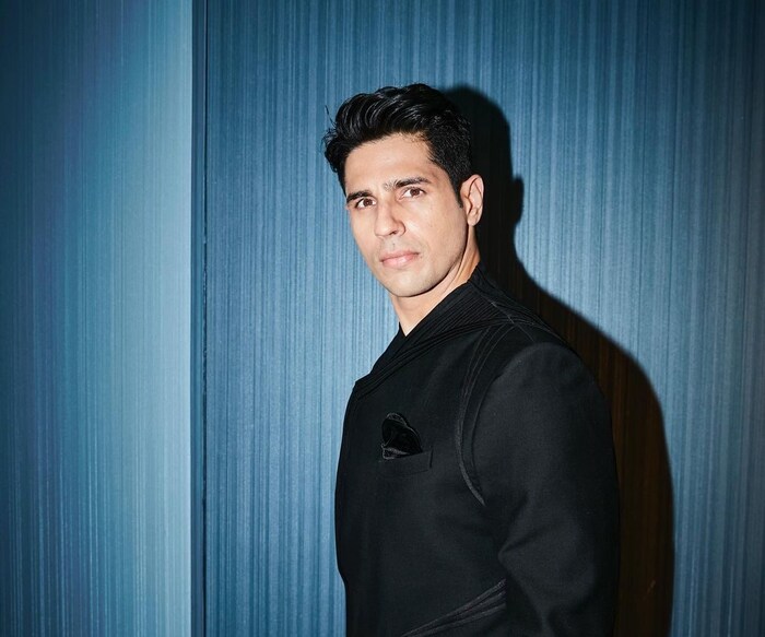 त्याने 2012 साली करण जोहरच्या 'स्टुडेंट ऑफ द इयर' या चित्रपटातून अभिनय क्षेत्रात पदार्पण केलं होतं. 