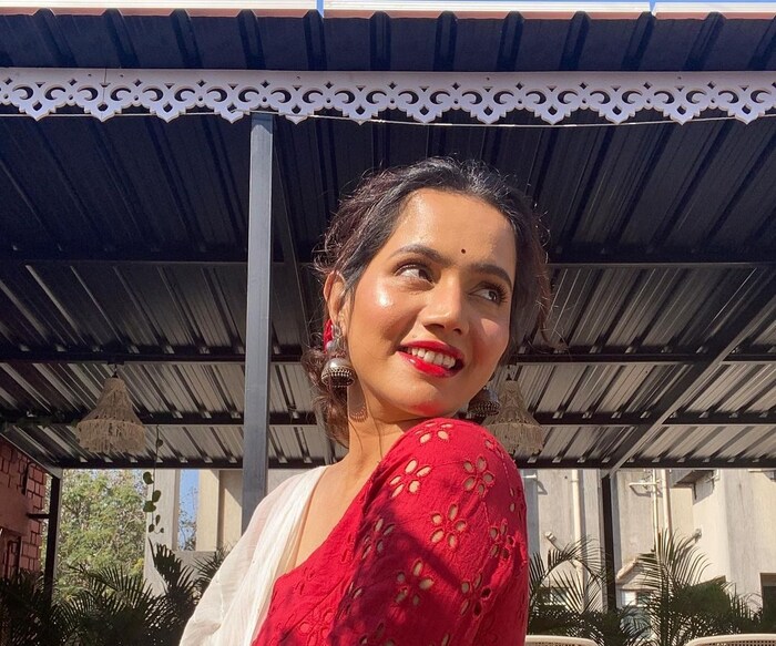 नुकतंच थिंक बँक' या युट्युब चॅनलला उर्मिलानं एक मुलाखत दिली. यात तिने सांगितलं, 'मी मालिकांमध्ये दिवसाचे 13 तास कमीतकमी तर 17 ते 18 तास सलग शूटिंग करायचे. हे सगळ्याच मालिकांच्या बाबतीत घडतं असं माझ्या लक्षात आलं.'