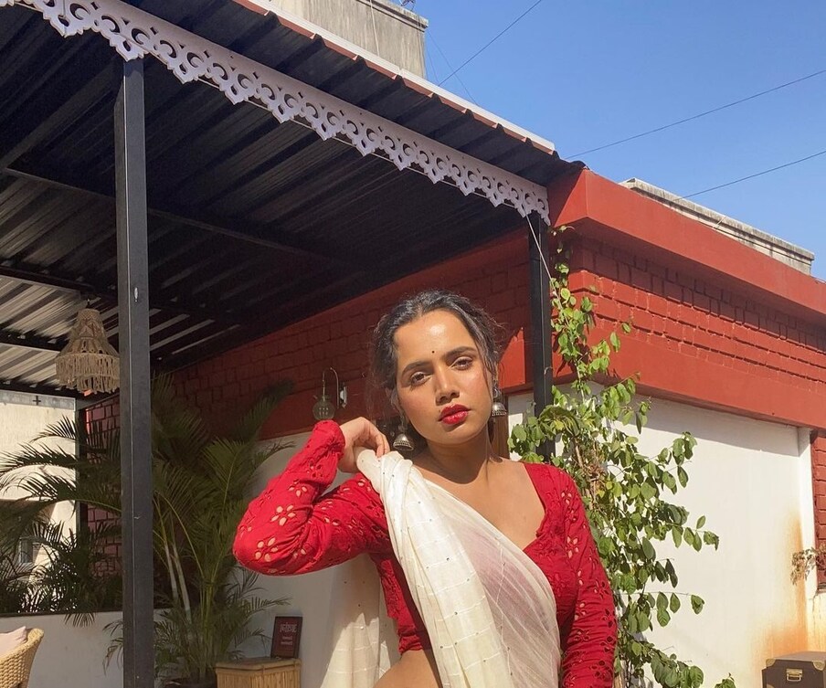 उर्मिलाने आजवर अनेक मराठी आणि हिंदी मालिकांमध्ये अभिनय केला आहे. 