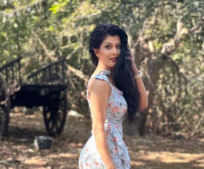 तिचं 'शालिनी' हे पात्र प्रेक्षकांच्या पसंतीस उतरत असून तिचा सोशल मीडियावरही मोठा चाहता वर्ग आहे.