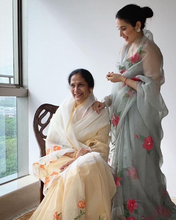 सागरीकाचे वडील विजय घाटगे यांचं स्वतः मनोरंजनसृष्टीशी नातं होतं.सागरिका शिक्षण घेत असतानाच तिला जाहिरातींमध्ये काम करण्याची ऑफर मिळत होती