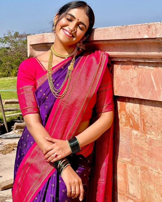  अभिनेत्री रिंकू राजगुरुचा मोठा चाहतावर्ग निर्माण झाला आहे. अभिनेत्रीच्या चाहत्यांना तिच्या व्यावसायिक आयुष्यासोबतच खाजगी आयुष्याबाबत जाणून घेण्यात प्रचंड रस असतो. 