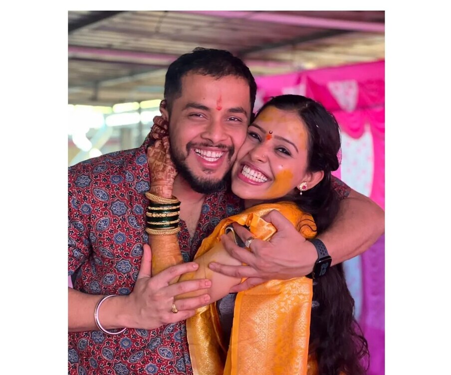 अक्षयच्या या पोस्टवर अनेक सेलिब्रेटींनी कमेंट करत त्याच्या बहिणीला शुभेच्छा दिल्या आहेत. 