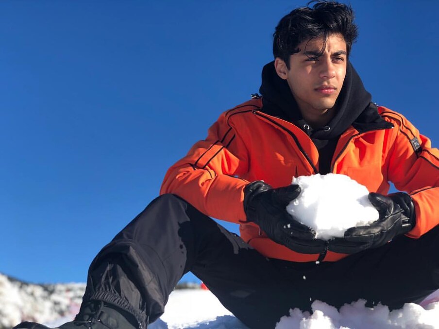 Aryan Khan is also all set to debut. It is being said that he will debut in Bollywood as a director.