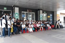 Solapur : डॉक्टरांच्या संपामुळे आरोग्य सेवा ऑक्सिजनवर, बुधवारी होणार आणखी हाल? Solapur : डॉक्टरांच्या संपामुळे आरोग्य सेवा ऑक्सिजनवर, बुधवारी होणार आणखी हाल?