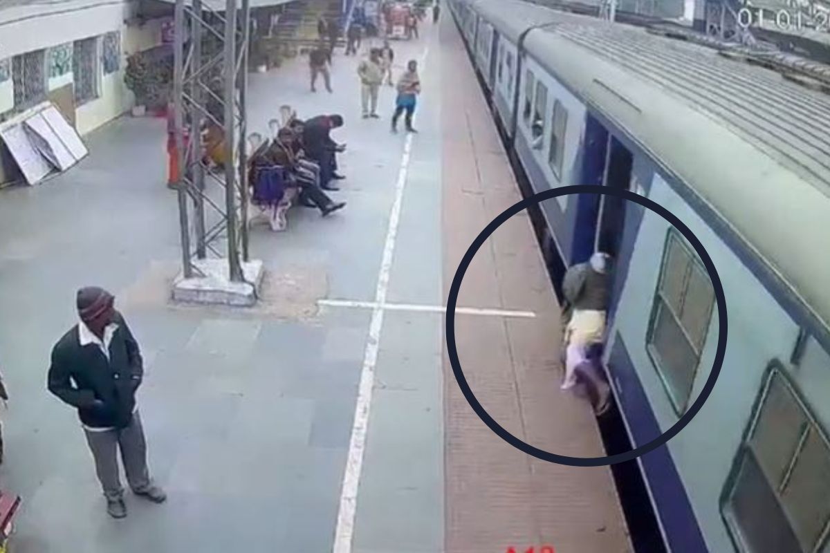 धावत्या ट्रेनमध्ये चढताना खाली पडला अन् तसाच फरफटत गेला वृद्ध, मग..; धक्कादायक घटनेचा Video Viral