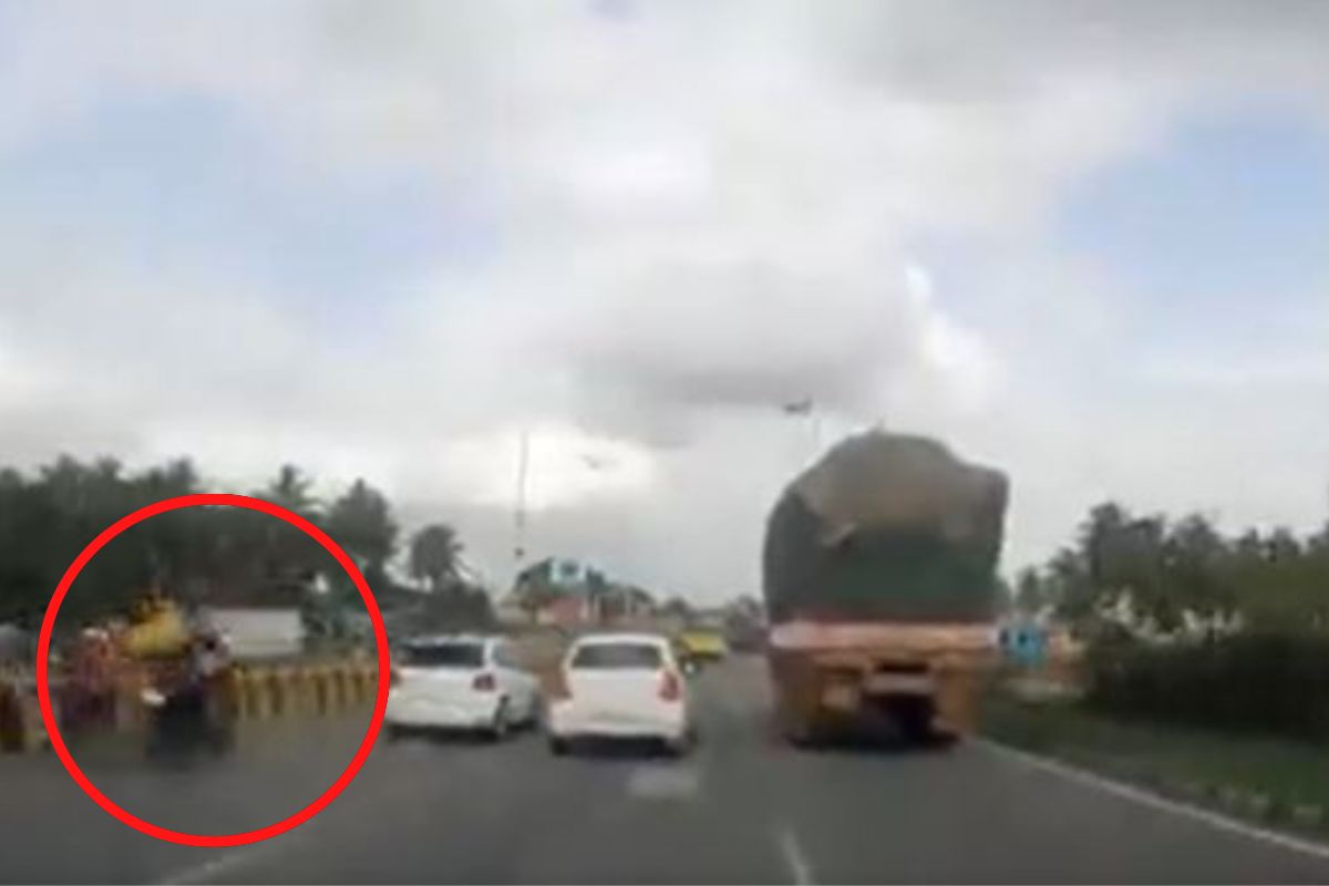 भयानक अपघात! आई-वडील खाली पडले, पण चिमुकल्यासह 500 मीटरपर्यंत रस्त्यावर धावत राहिली दुचाकी अन्..VIDEO