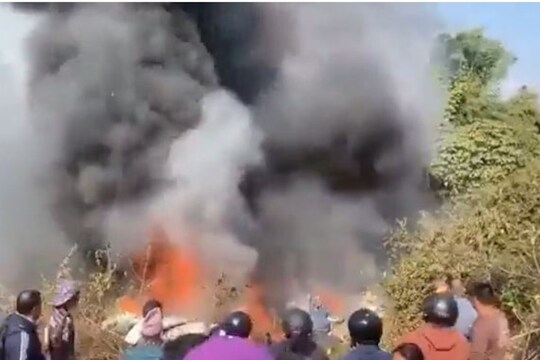 Nepal Plane Crash : नेपाळमध्ये विमान कोसळलं; 72 प्रवाशांमध्ये 4 भारतीयांचाही समावेश, आतापर्यंत 40 मृतदेह सापडले