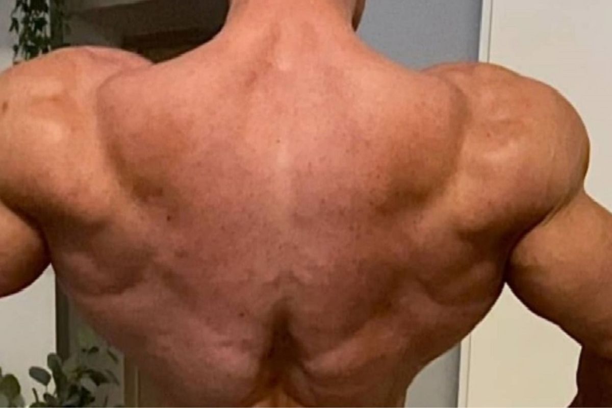 मित्रांसोबत बोलत असताना हात मागे घेतले अन् तसाच कोसळला; बॉडी बिल्डरचा भयावह शेवट