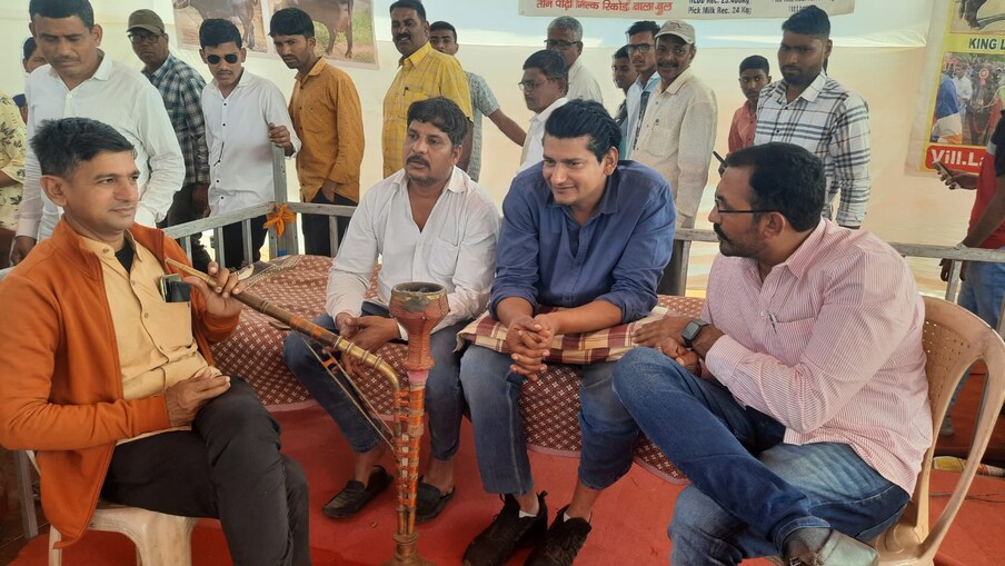 हरियाणा येथील प्रदीपसिंग चौधरी यांच्या मालकीचा हा रेडा आहे. प्रदीप हे भिवाणी जिल्ह्यातील दुर्जनपुर गावचे रहिवासी आहेत. 