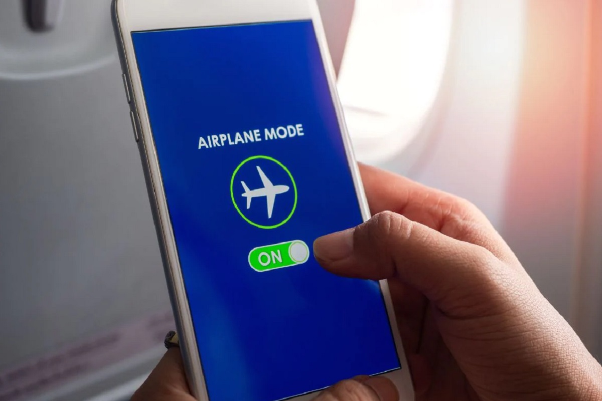 फोन फ्लाईट मोडमध्ये नसल्यास विमान अपघात होऊ शकतो का? जाणून घ्या सविस्तर माहिती