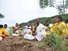 ना इंटरनेट, ना मोबाईल फक्त चुलीवरचं जेवण, कृष्णाच्या भक्तांनी वसवलं अनोखं गाव
