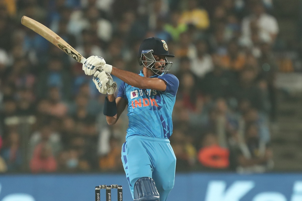 पराभव झाला पण अक्षरने नोंदवला विक्रम; केली जडेजा, धोनी, कार्तिकला न जमलेली कामगिरी