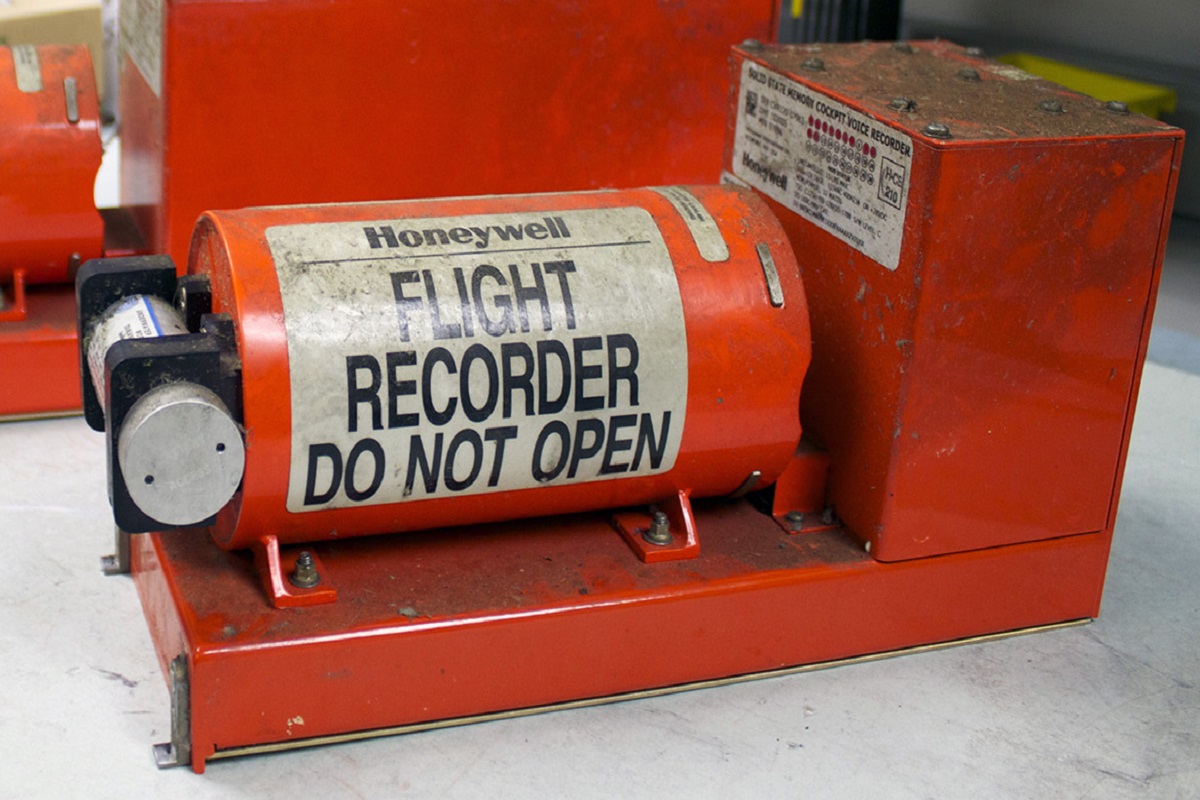 ब्लॅक बॉक्स म्हणजे काय? विमान अपघातानंतर त्याचा शोध का घेतला जातो?