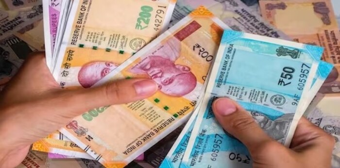 सुट्या पैशांच्या समस्येवर रिझर्व्ह बँकेच्या अधिकाऱ्यांची या महिन्यात महत्त्वाची बैठक झाली. या बैठकीत अनेक सूचना करण्यात आल्या. यामध्ये यूपीआय एटीएमपासून अधिक लहान नोटा बाजारात आणण्यासाठी पावले उचलण्यात आली. आता आगामी काळात कोणती नवी पावले उचलली जातात ते पाहणे महत्त्वाचे ठरणार आहे.