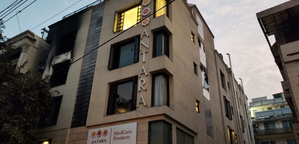 delhi fire news : दिल्लीत नव्या वर्षाची पहाट धक्कादायक, नर्सिंग होमला भीषण आग, 2 जणांचा होरपळून मृत्यू