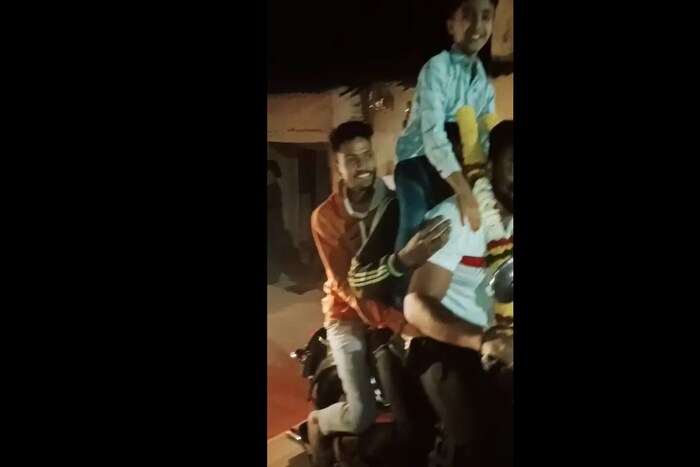 ऑनलाईन गेममधून पैसे मिळाल्यानंतर सक्षम कुंभार याची कोल्हापुरातून मिरवणूकही काढण्यात आली. 