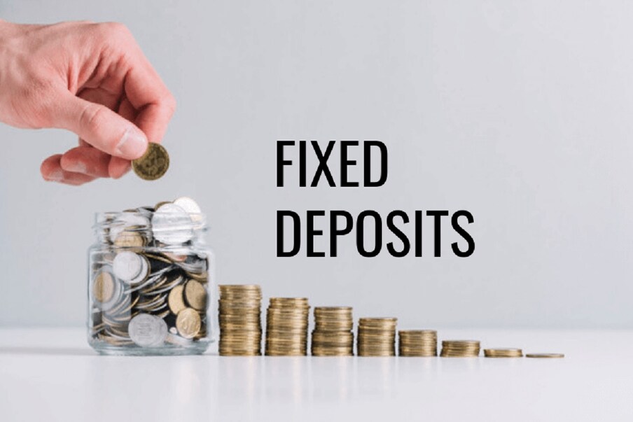 HDFC बँक ग्राहकांना 2 कोटींहून कमी FD वर चांगलं व्याजदर देत आहे. ७ ते १४ आणि १५ ते २९ दिवसांच्या एफडीवर 3.50 टक्के व्याजदर देत आहे. 30 ते  45 दिवसांच्या FD वर ४ टक्के व्याजदर देणार आहे.  46 दिवस ते 60 दिवस: सामान्य लोकांसाठी - 4.50 टक्के; ज्येष्ठ नागरिकांसाठी - 5.00 टक्के