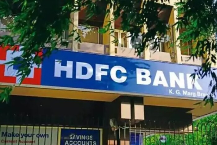 HDFC Bank : हे व्याज 2 कोटी रुपयांपेक्षा कमी एफडीवर मिळत आहे 7 ते 14 दिवस: सामान्य जनतेसाठी 3 टक्के, ज्येष्ठ नागरिकांसाठी 3.50 टक्के 15 ते 29 दिवस: सर्वसामान्यांसाठी. 3.00 टक्के: ज्येष्ठ नागरिकांसाठी - 3.50 टक्के 30 ते 45 दिवस: सामान्य लोकांसाठी - 3.50 टक्के ज्येष्ठ नागरिकांसाठी - 4.00 टक्के 46 ते 60 दिवस: सामान्य लोकांसाठी - 4.50 टक्के: ज्येष्ठ नागरिकांसाठी - 5.00 टक्के