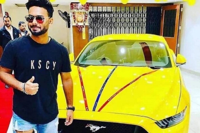फोर्ड मस्टँगचं इंजिन हाय एंड लग्झरी कार्समध्ये आहे. या कारची किंमत भारतात जवळपास 75 लाख रुपयांपासून सुरू होते आणि कोट्यवधीपर्यंत जाते. 