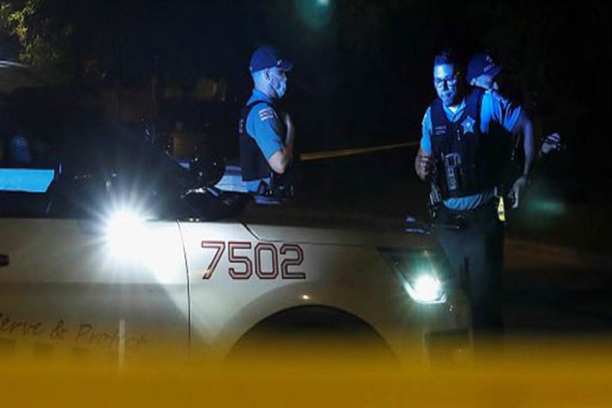 एक शिक्षिका आणि 2 विद्यार्थ्यांवर गोळीबार केला होता. जखमींना तातडीने हॉस्पिटलमध्ये दाखल करण्यात आले होते, पण उपचारादरम्यान या दोन्ही विद्यार्थ्यांचा मृत्यू झाला.