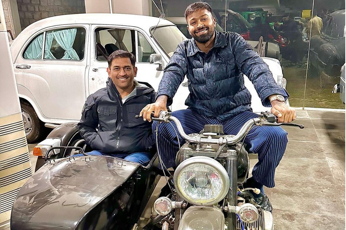 शोले 2 येतोय, टीम इंडियाचे जय-वीरू; हार्दिक पांड्याने शेअर केला धोनीसोबतचा फोटो