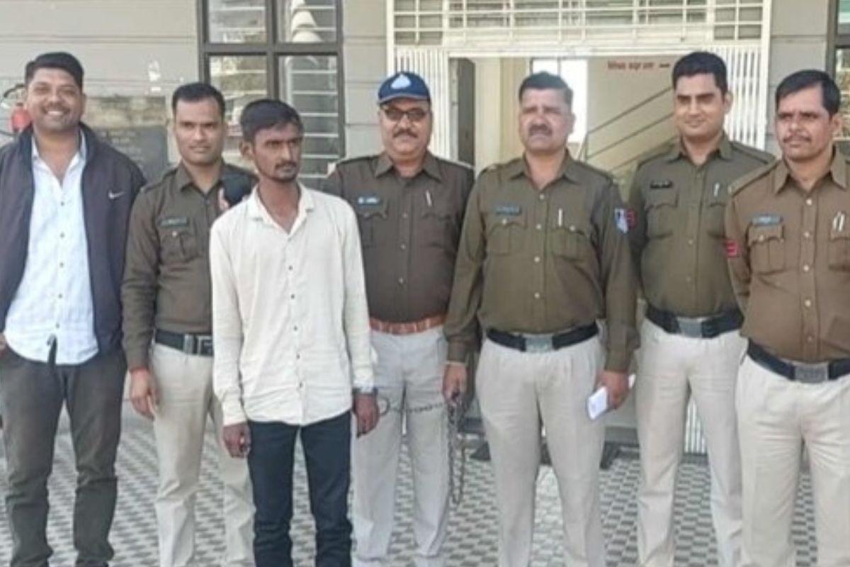 पोलिसांनी पकडलेला आरोपी