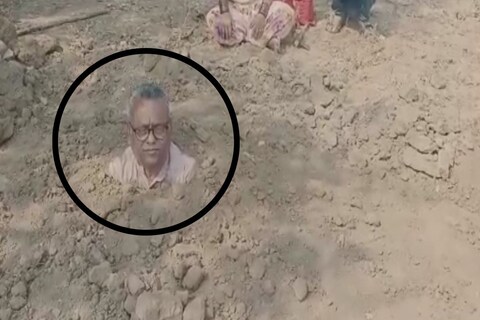 जाधव यांच्या आई आणि मावशीला प्रत्येकी 1 हेक्टर 35 आर जमीन मंजूर झालेली आहे.