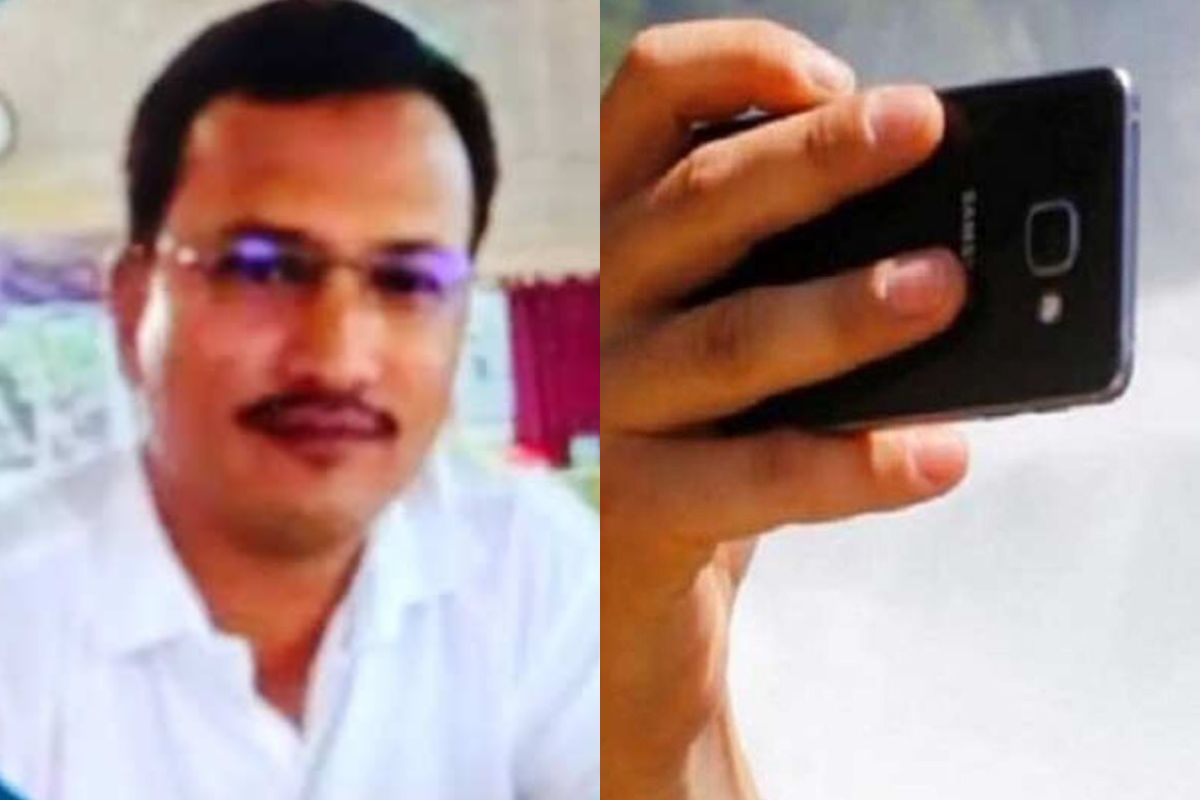 पुण्याच्या शिक्षकासोबत घडलं भयानक, माकडांना खायला देतानाचा सेल्फी काढणे पडले महागात