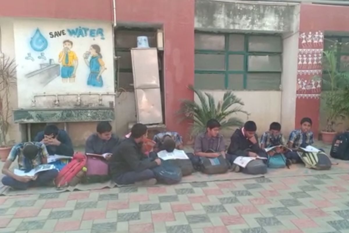 जळगावमधील विद्या इंग्लिश मीडियम स्कूलमध्ये गंभीर प्रकार; जिल्हाधिकाऱ्यांनी घेतली दखल