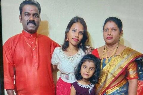 अंबरनाथच्या मोरीवली येथील रहिवासी 15 बस करून काल रात्री शिर्डीला देवदर्शनासाठी निघाले होते. 