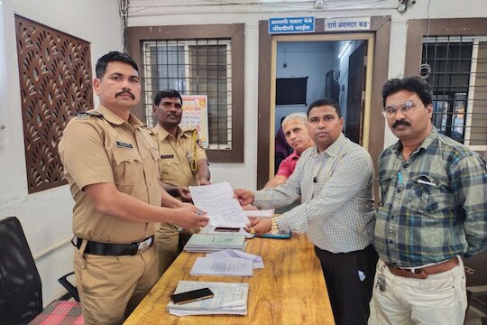 30 ते 40 विद्यार्थ्यांना ठेवलं डांबून?, पुण्याच्या शाळेतील धक्कादायक प्रकार