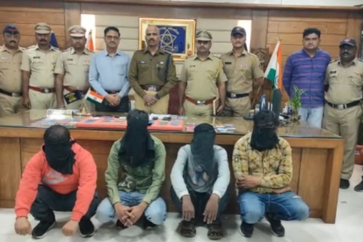 ATM कार्डसोबत हातचलाखी करुन लुबाडणारी टोळी गजाआड; ट्रॅप असा की येणार नाही संशय