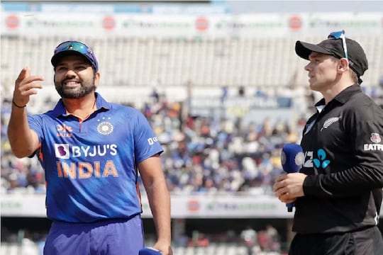 IND VS NZ : न्यूझीलंडने नाणेफेक जिंकली; या खेळाडूंना मिळाली भारताच्या प्लेयिंग 11 मध्ये संधी