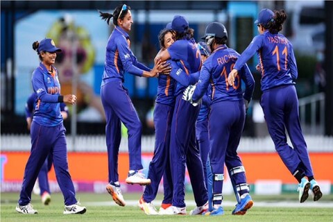 वेस्ट इंडिजचा संघ 20 ओव्हरमध्ये केवळ 111 धावाच करू शकल्या आणि अशापद्धतीने भारताने 56 धावांनी सामना जिंकला. या सामन्यात भारतीय महिला संघाची कर्णधार हरमनप्रीत कौर आणि उपकर्णधार स्मृती मानधना या दोघी विजयाच्या शिल्पकार ठरल्या. 