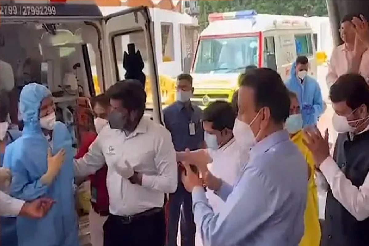 मे महिन्यात विधान परिषद निवडणुकीसाठी मतदान पार पडलं. यावेळी लक्ष्मण जगताप आजारी असल्याने रुग्णवाहिकेतून विधान भवनात आले होते.