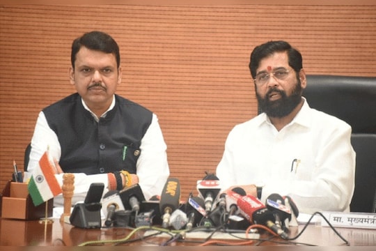 Jalyukt Shivar Yojana : जलयुक्त शिवार योजनेतील पैसै खाल्लेल्या अधिकाऱ्यांवर महसुल विभागाची मोठी कारवाई