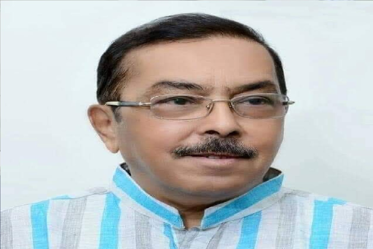 काँग्रेस पक्षाचे ज्येष्ठ नेते म्हणून त्यांचा लौकिक होता. काँग्रेस पक्षाशी निष्ठावान असे त्यांचे घराणे होते.