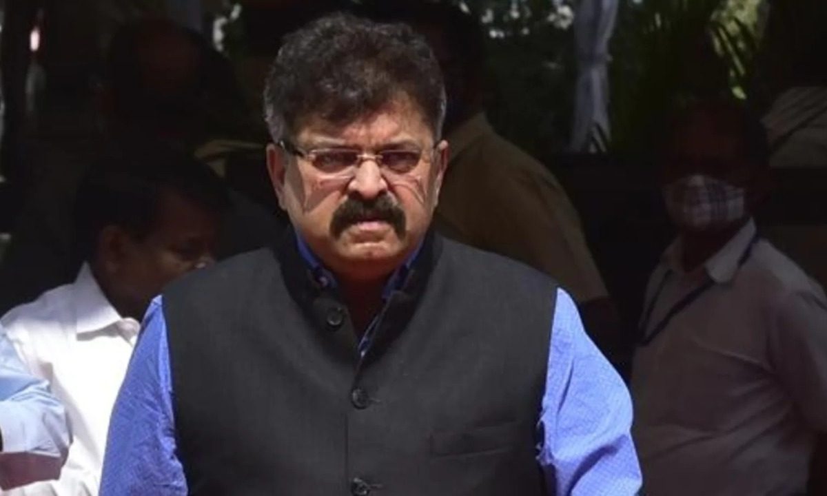 मी आता शपथ घेतली की, बायकोला सोडून कुणाचाही स्पर्श..; आव्हाडांच्या मनात चाललंय काय?