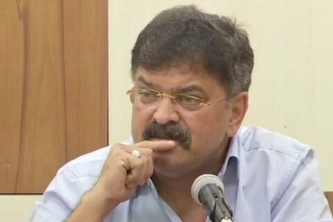 जेव्हा जेव्हा माझ्यावर राजकीय संकट आलं; मी राजकीयदृष्ट्या अडचणीत आलो. तेव्हा मागे कायम उभा ते कायम उभे राहिले , त्याचे नाव पवारसाहेब! 