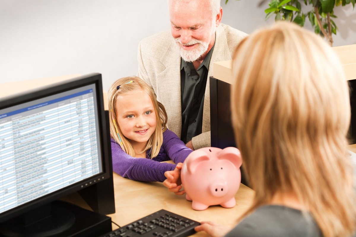 तुमच्या मुलांचे Bank Account सुरु करण्याचा विचार करताय? मग हे वाचाच