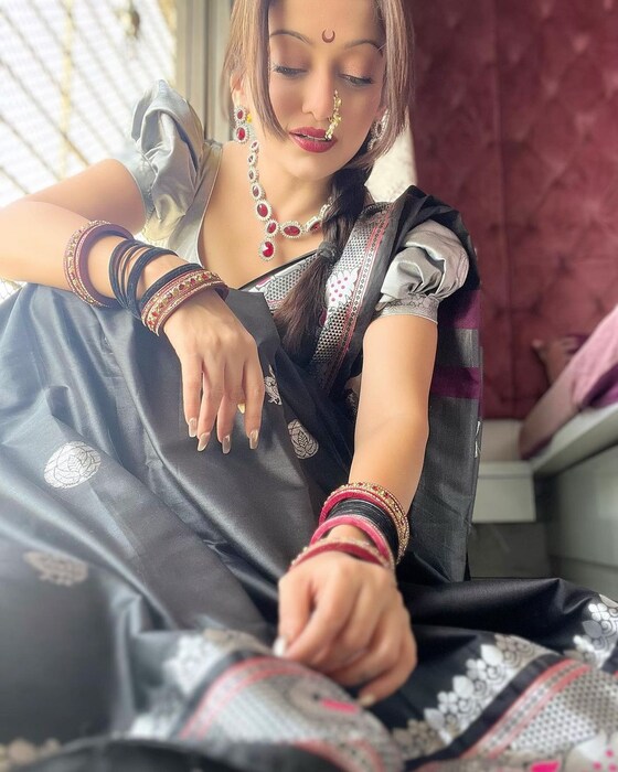  नवरा प्रदीप खरेराबरोबर घटस्फोट घेत असल्याचा खुलासा केल्यानंतर मानसी आणि प्रदीप यांच्यात सोशल मीडियावर आरोप प्रत्यारोप पाहायला मिळत आहे.