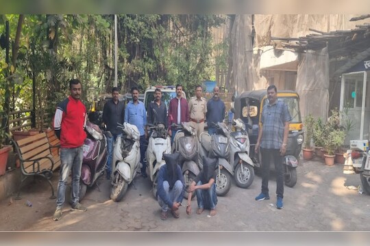 Mumbai Police : दुचाकी आणि रिक्षा चोरून पत्नीला महागड्या भेटवस्तू द्यायचा, पण एक चूक पडली महागात