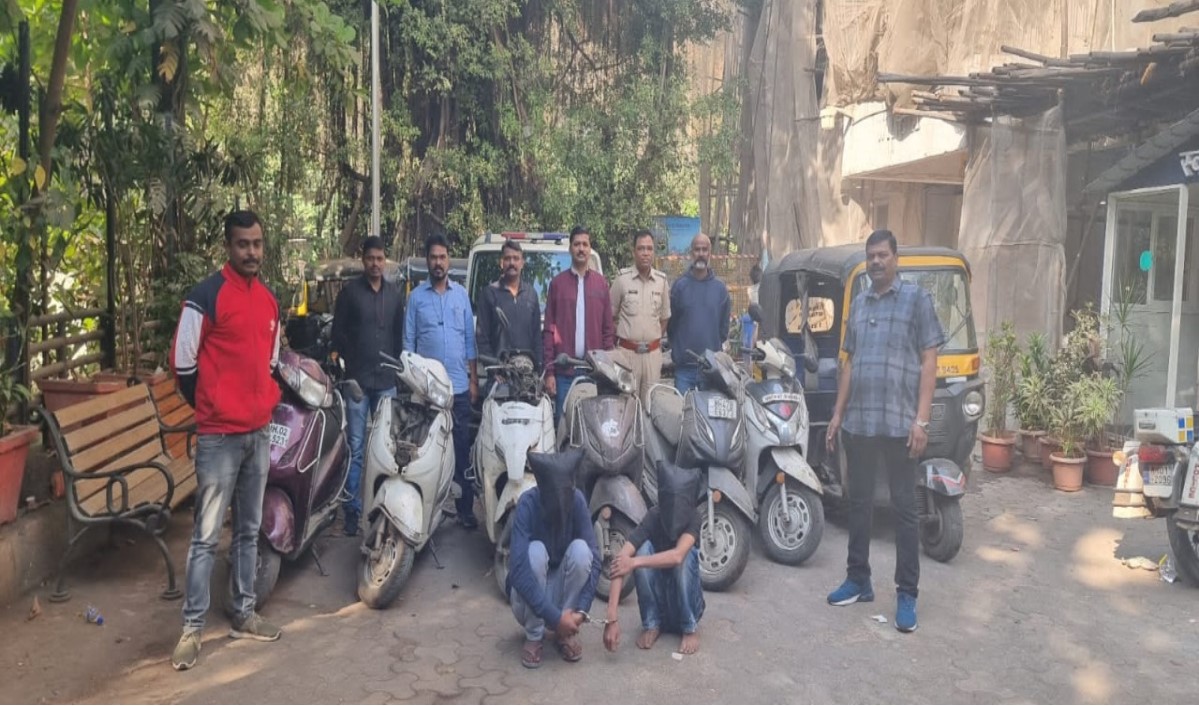 Mumbai Police : दुचाकी आणि रिक्षा चोरून पत्नीला महागड्या भेटवस्तू द्यायचा, पण एक चूक पडली महागात