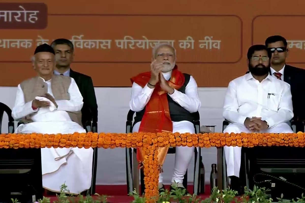 पंतप्रधान मोदी यांची वांद्रे-कुर्ला कॉम्प्लेक्स (बीकेसी) मैदानावर सभा पार पडली. यावेळी सभेपूर्वी 35 वर्षीय घुसखोराला सुरक्षा यंत्रणांनी ताब्यात घेतलं