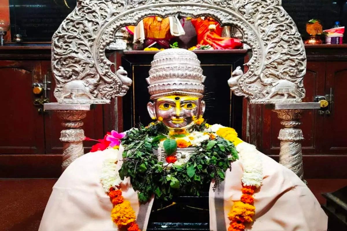 500 दिंड्या, 3 लाख भाविक, पाहा कशी आहे संत निवृत्तीनाथांच्या यात्रेची तयारी